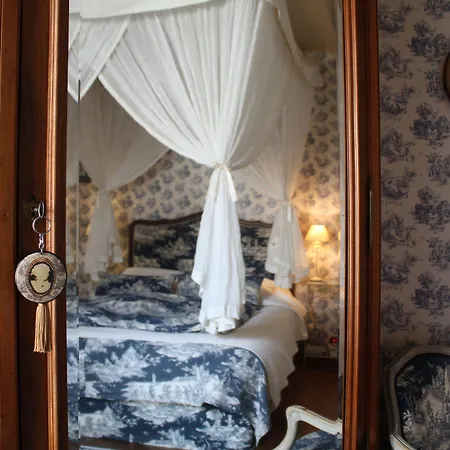 Logis Les Remparts Bed & Breakfast Bayeux