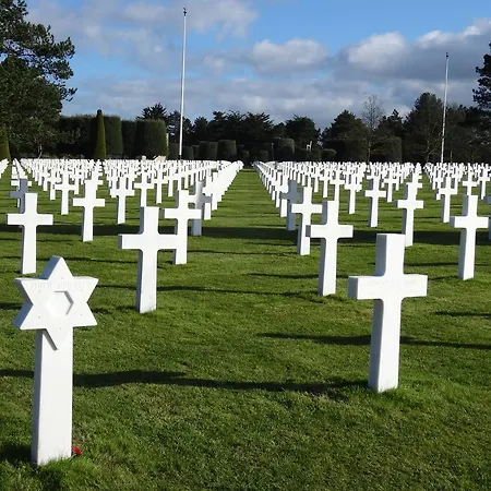 Logis Les Remparts Bed & Breakfast Bayeux