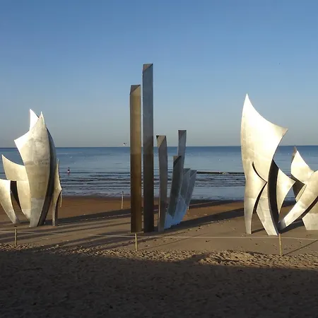 Logis Les Remparts Bed & Breakfast