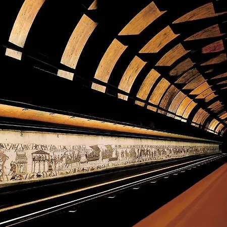 Logis Les Remparts Bed & Breakfast 3*