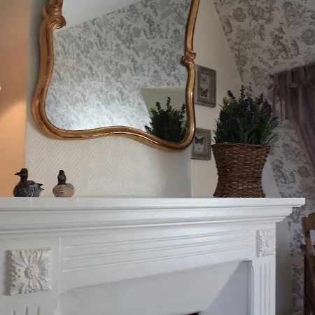 Logis Les Remparts Bed & Breakfast