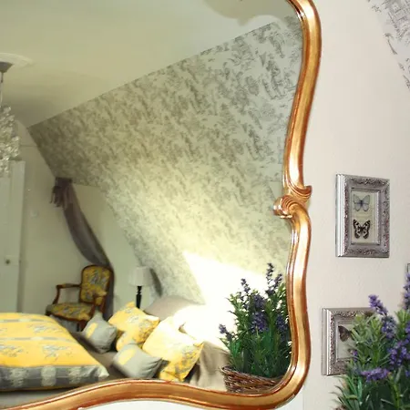 Logis Les Remparts Bed & Breakfast 3*