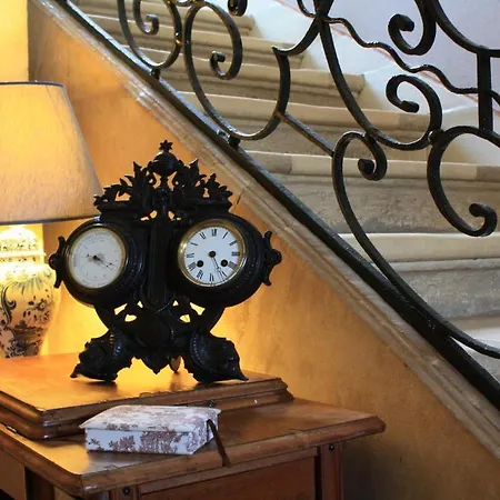 Logis Les Remparts Bed & Breakfast
