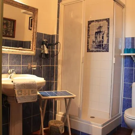 Logis Les Remparts Bed & Breakfast