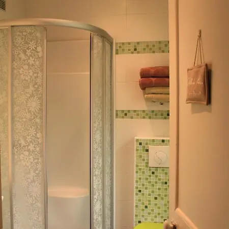 Logis Les Remparts Bed & Breakfast 3*