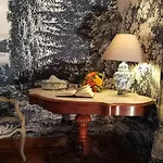 Logis Les Remparts Bed and Breakfast Μπαγιέ