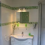 Logis Les Remparts Bed and Breakfast