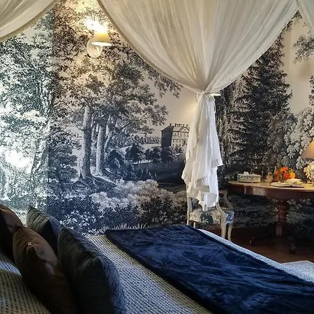 Logis Les Remparts Couette-café