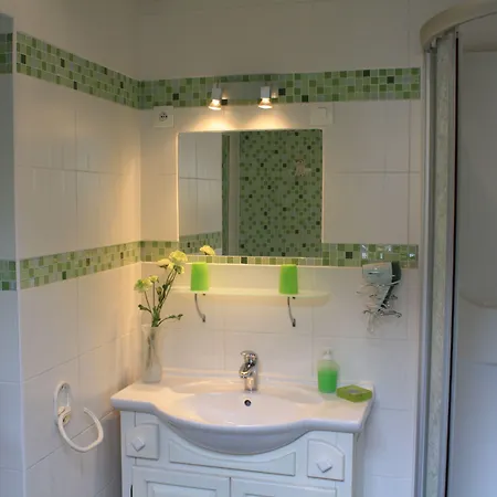 Logis Les Remparts Couette-café