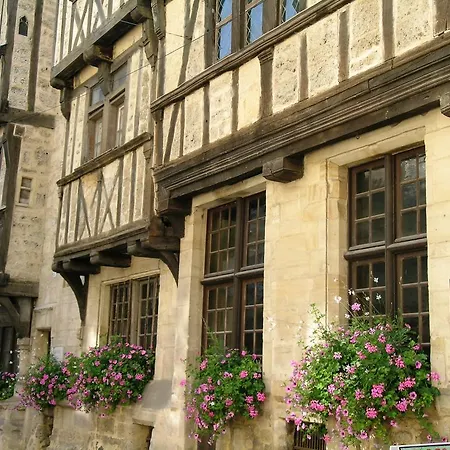Logis Les Remparts Frühstückspension Bayeux