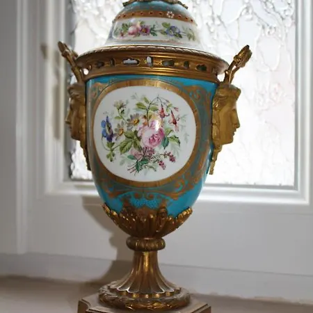 Couette-café Logis Les Remparts 3*