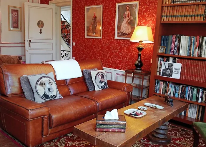 Logis Les Remparts 3* Байе