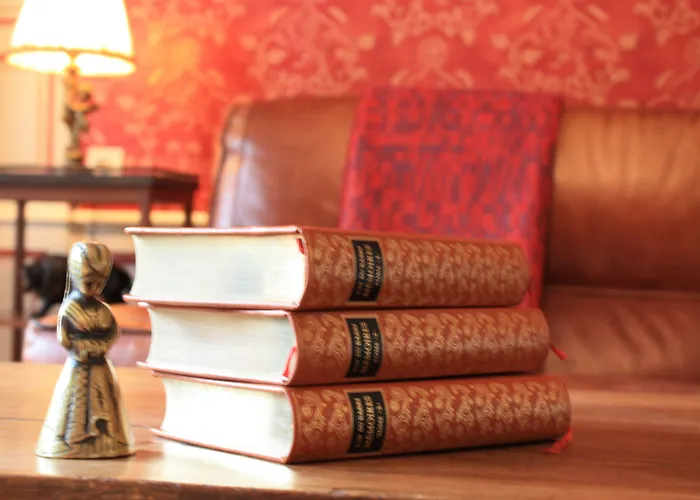 Alojamento de Acomodação e Pequeno-almoço Logis Les Remparts 3*