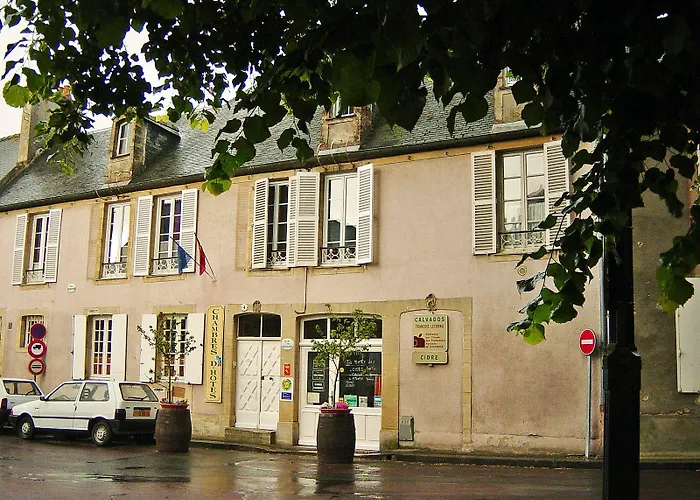 Logis Les Remparts Alojamento de Acomodação e Pequeno-almoço Bayeux