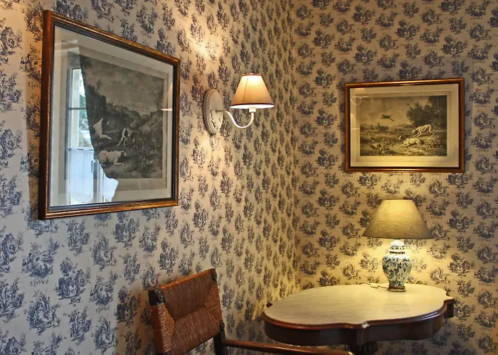 Logis Les Remparts 3* Байе