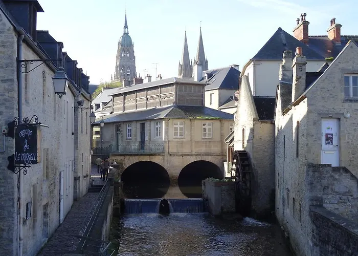 Alojamento de Acomodação e Pequeno-almoço Logis Les Remparts 3*