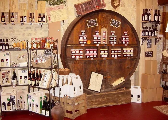 Logis Les Remparts Байе