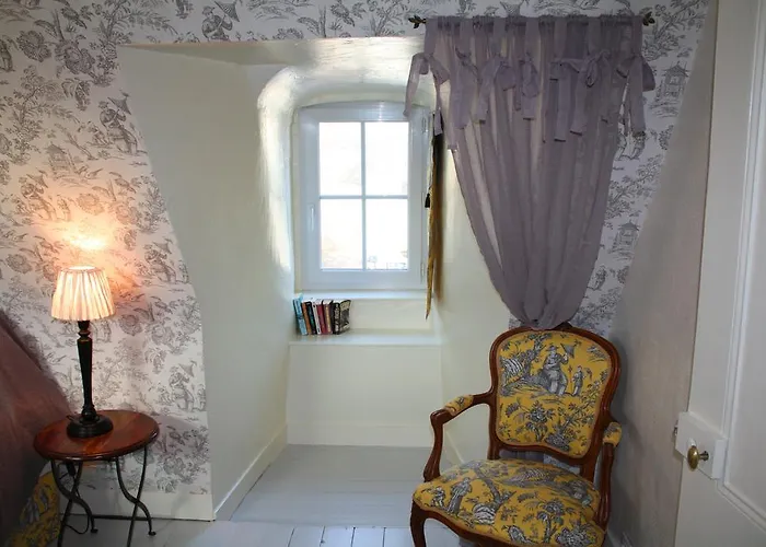 Logis Les Remparts Alojamento de Acomodação e Pequeno-almoço 3*